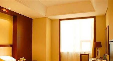 Junyuan Huatian Hotel - Huaihua Fenghuang Extérieur photo